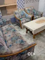 5 seaters wooden sofa set sagwan wood very good condition with table