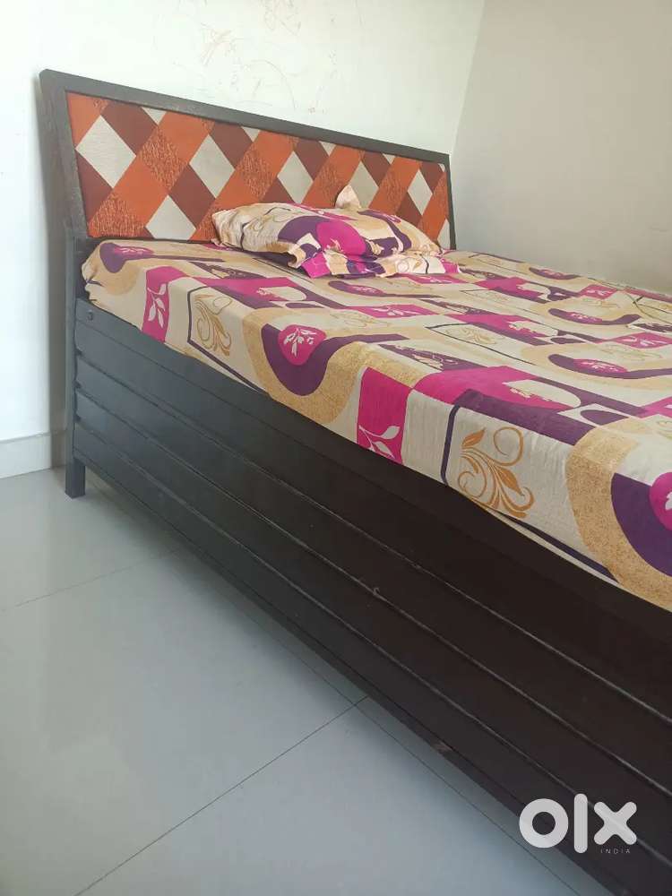 Queen size bed