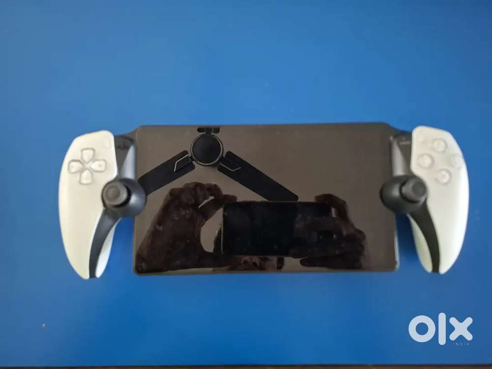 Sony Playstation Portal + Silicon cover + Day 1 Screen tamper protect