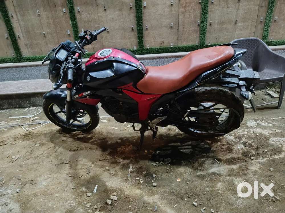 Suzuki Gixxer red& black