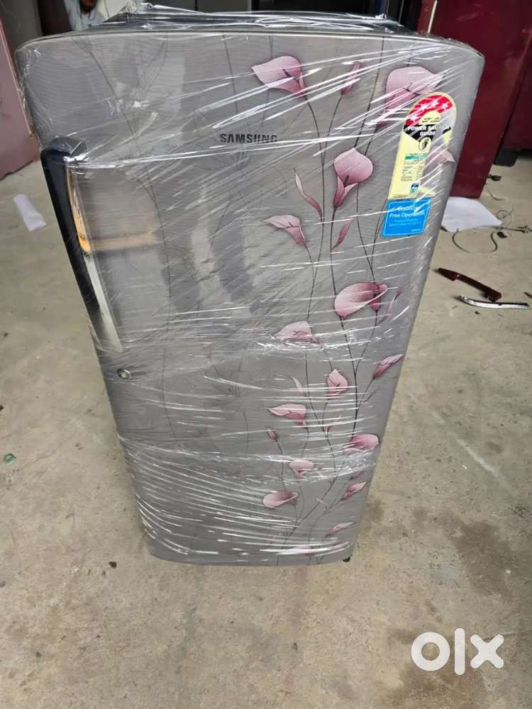 Id-081820.   Samsung single door silver colour flower design fridge