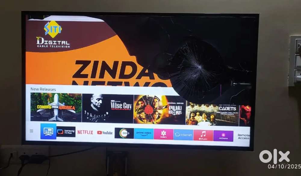 Samsung LED TV, model number UA43N5470