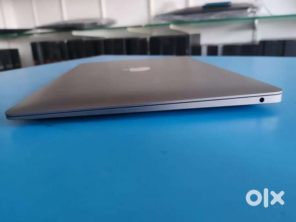 MacBook Pro A2251