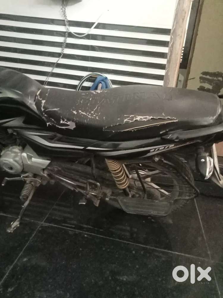 only seat cover kharav ho rha hai baki bike condition hai