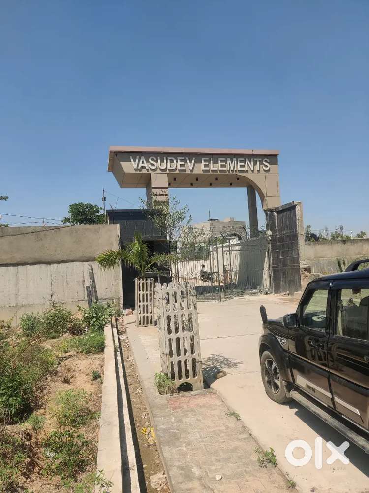 Omaxe ke pass 100 gaj plot argent sell