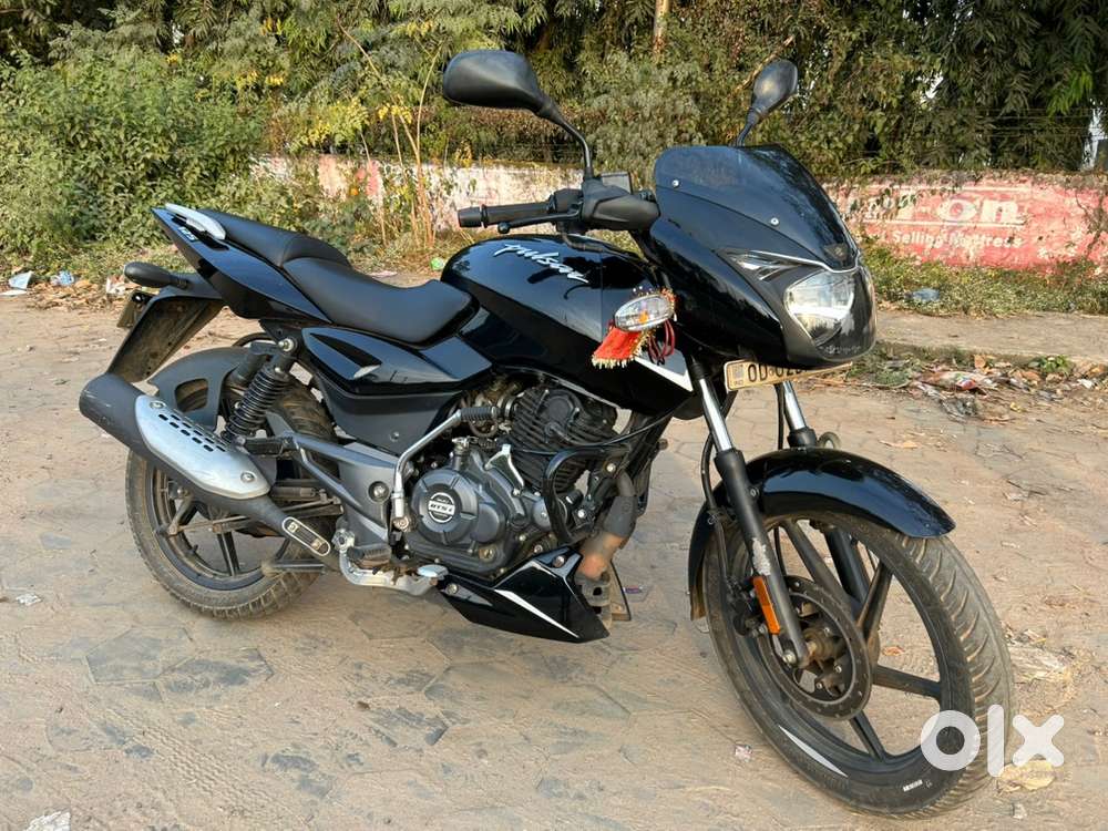 Pulsar 125 Split Seat BS6
