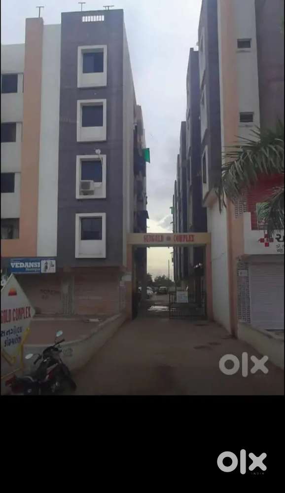 SPACIOUS 2 BHK FLAT LARGE BALCONY
