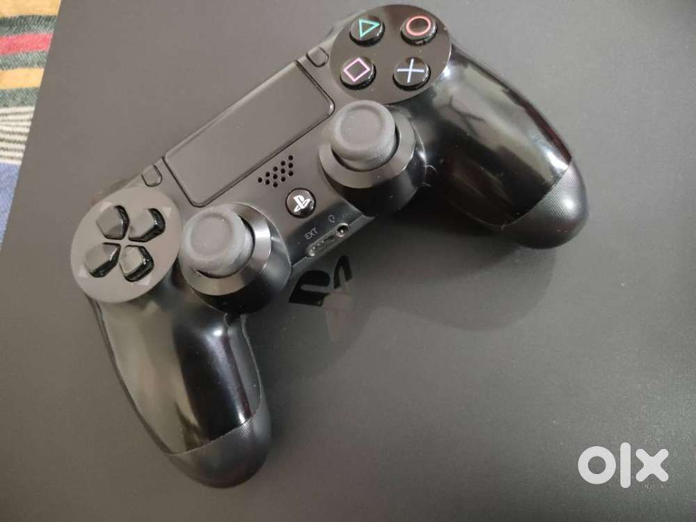 Sony PS4 (Playstation 4 console) PS4 CONSOLE 1TB + 1 CONTROLLER