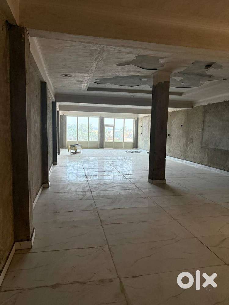 space available on main road for commercial purpose