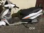 Electric scooter bilkul saff show room' condition