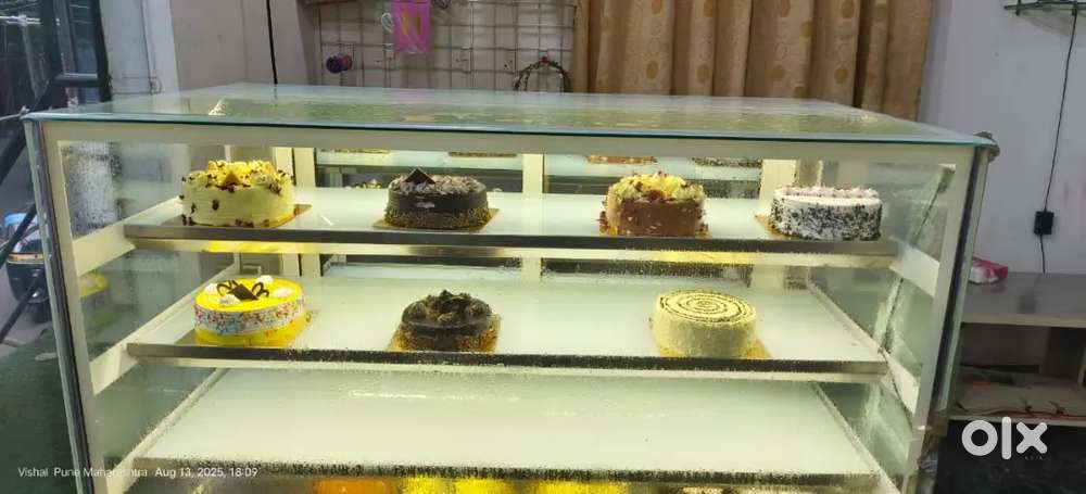 Cake fridge