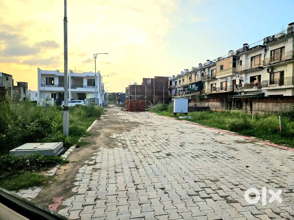 112 Gaj Plot @ 36000 Per Gaj.. Gated Society