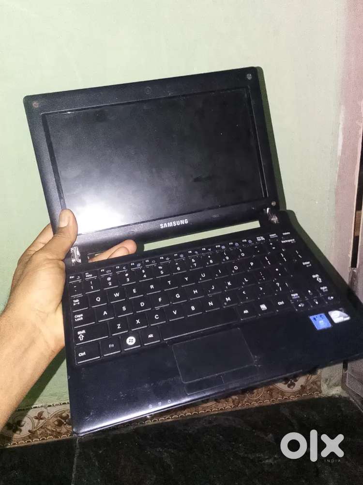 Samsung laptop hdisc and display battery avilable