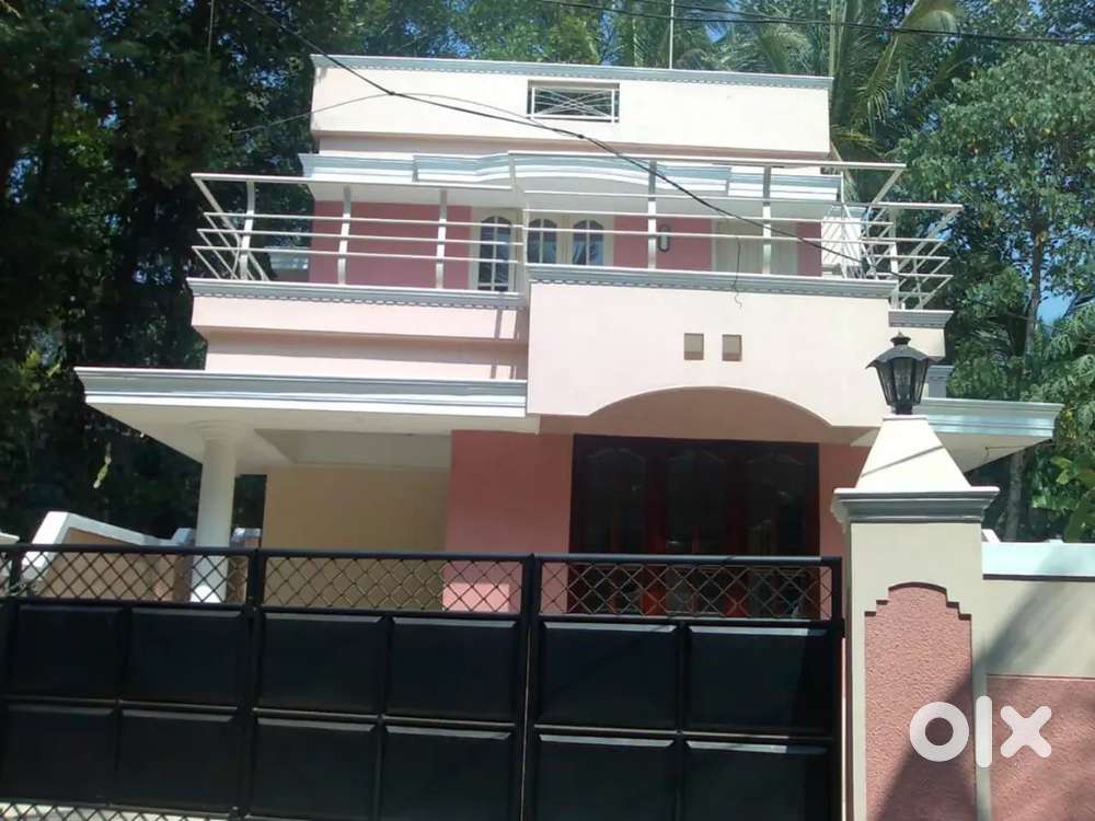 House for Sale: This beautifully renovated 3-bedroom house is in the p