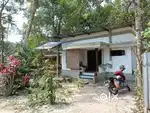 കലവൂർ ബ്ലോക്ക് ജംഗ്ഷനിൽ 15 സെന്റ് വസ്തുവും വീടും