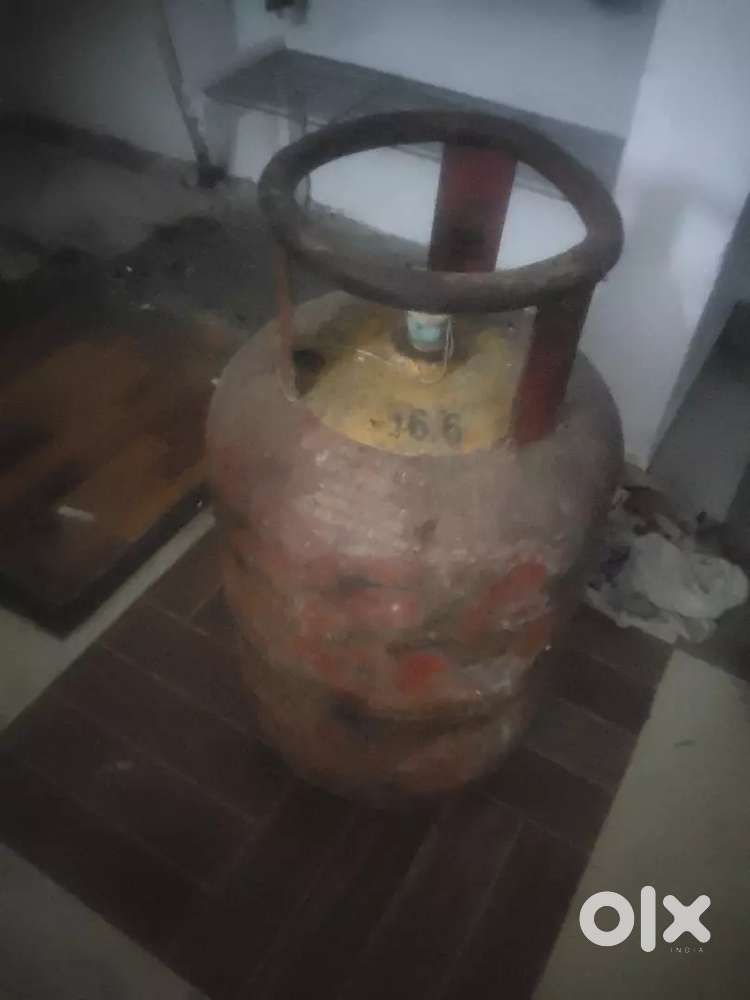 Empty cylinder