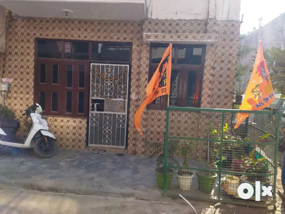 Independet floor flat ,Apna ghar society, SEC-52, NEAR lal kothi
