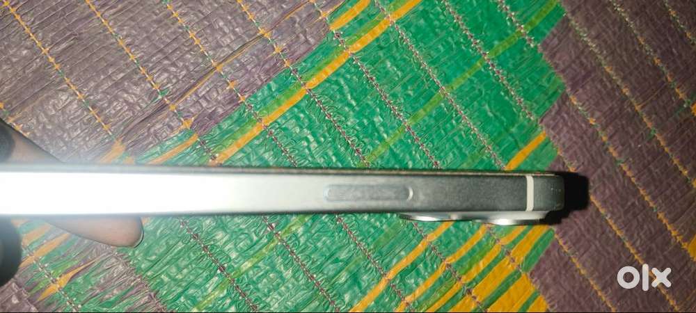 I phone 15 , only 25  days ra phone, battery health 98% , new conditio