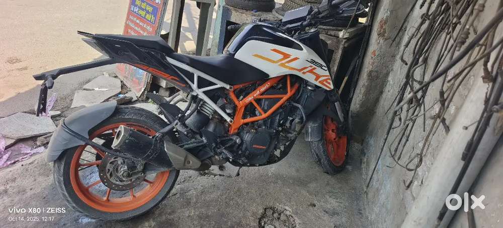 Bus ase dusri leni hai