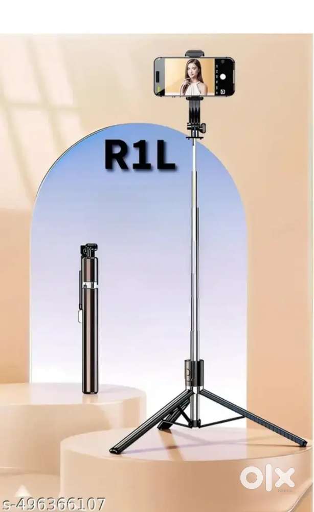 This is a 2 in 1 selfie stick r1l model