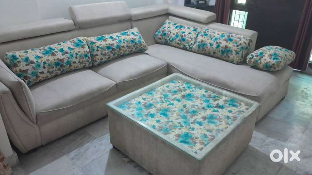 L shape sofa big size with center table