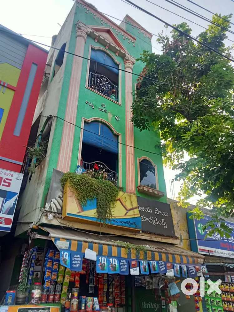 Good building only bachelors no kitchen big bedroom