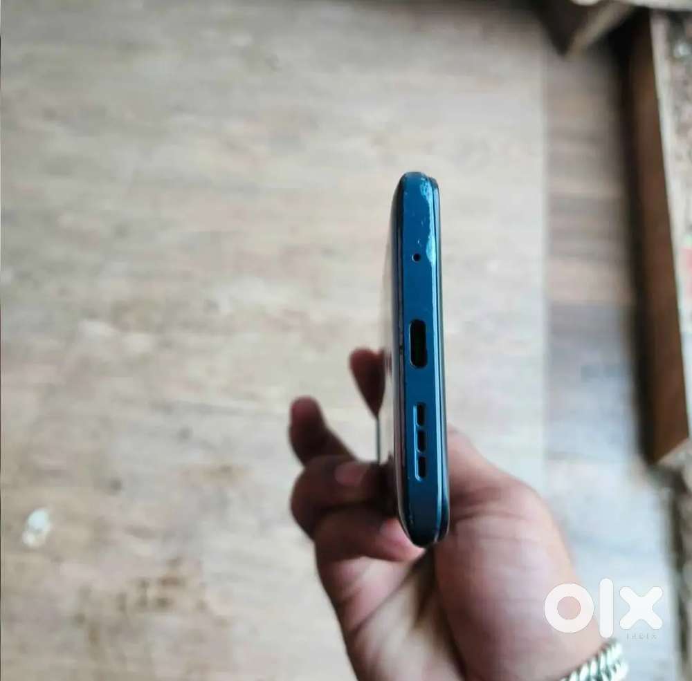 4G Redmi 10 prime room 128 ram 6 phone box and charger  available