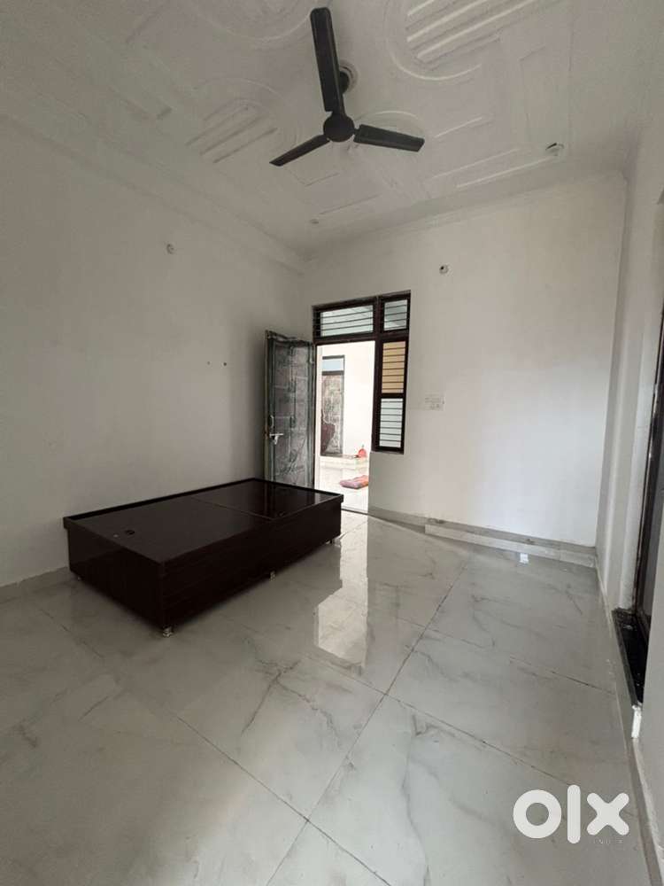 1bk room for girls, near BBAU and Transport nagar metrostation