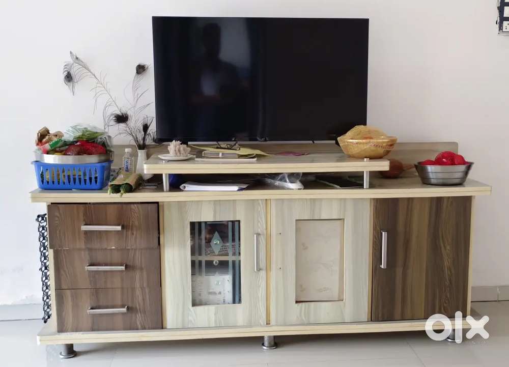 One + brand 40 TV and TV unit