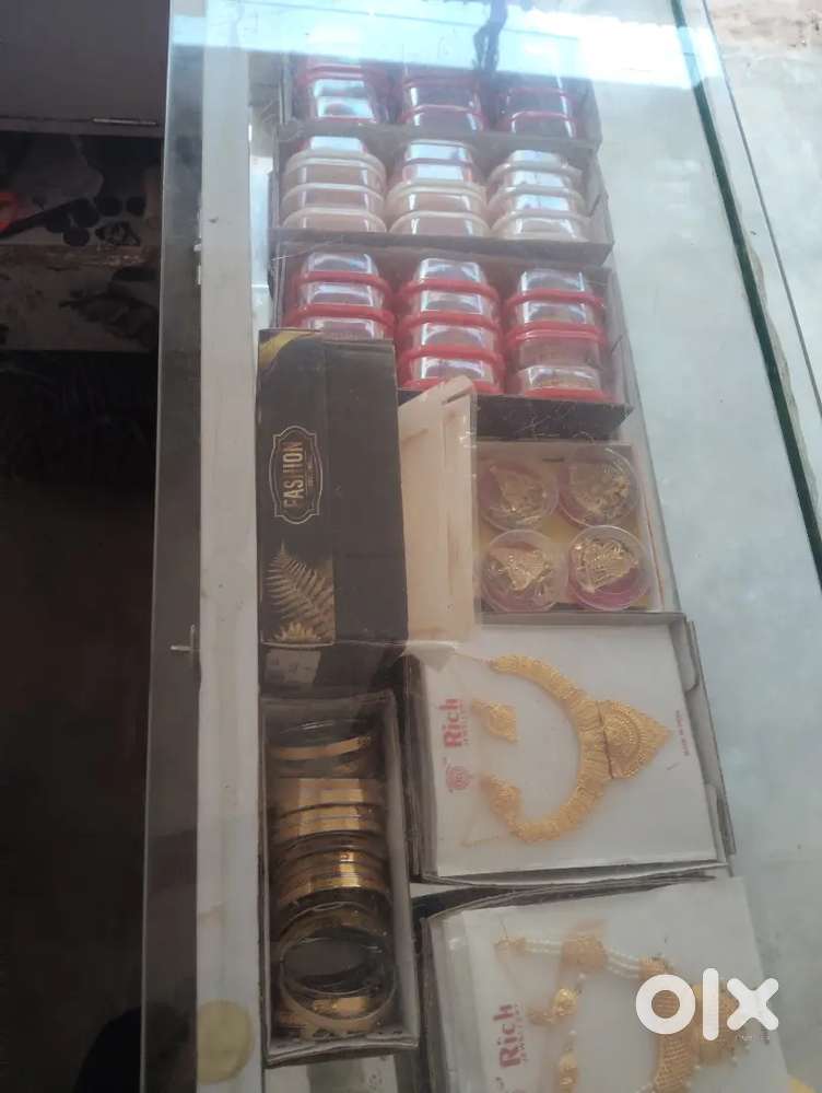 All.types of imitation goods available here