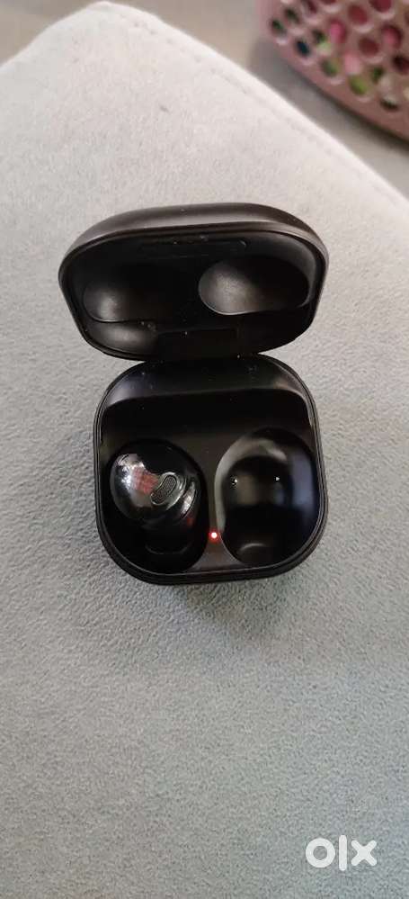 Samsung earbuds