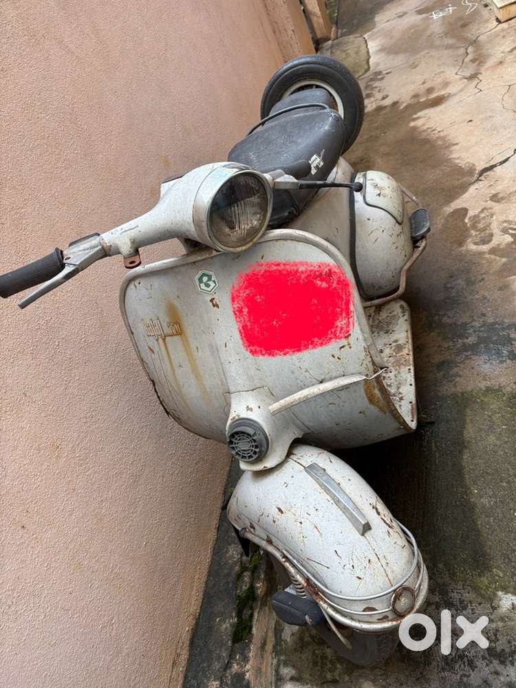 Vintage old Bajaj 150 scooter for sale
