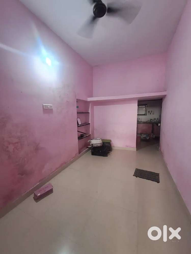 1RK INDEPENDENT AVILABLE SHATABDDI SQR ONLY GIRLS