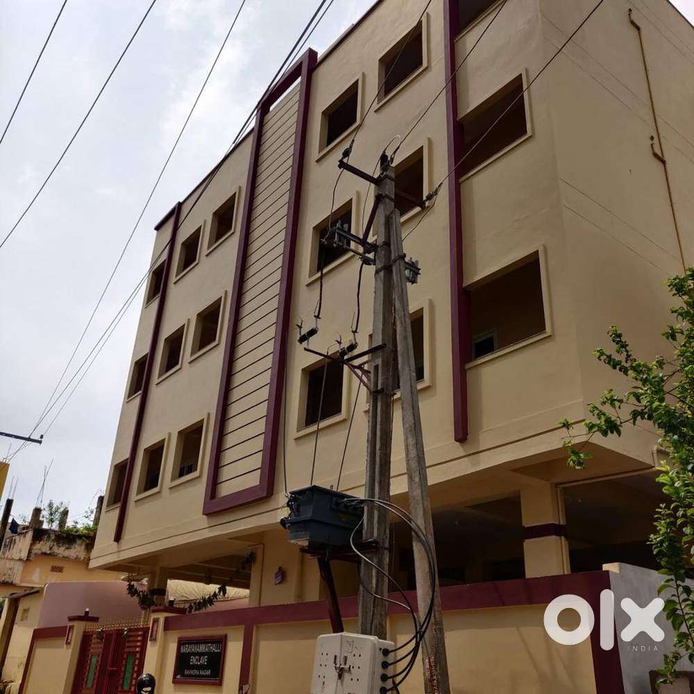 READY TO MOVE-IN 3 BHK FLA1T AVAILABLE FOR RENT IN 3 FLOOR GROUP HOUSE