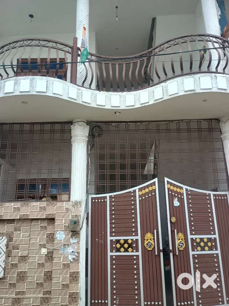 3BHK with big BALCONY and bike parking(indian and western toylet both)