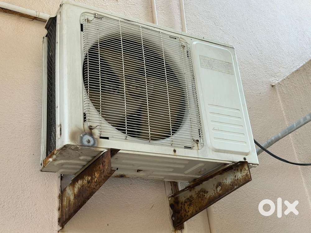 White 1.5 air condition