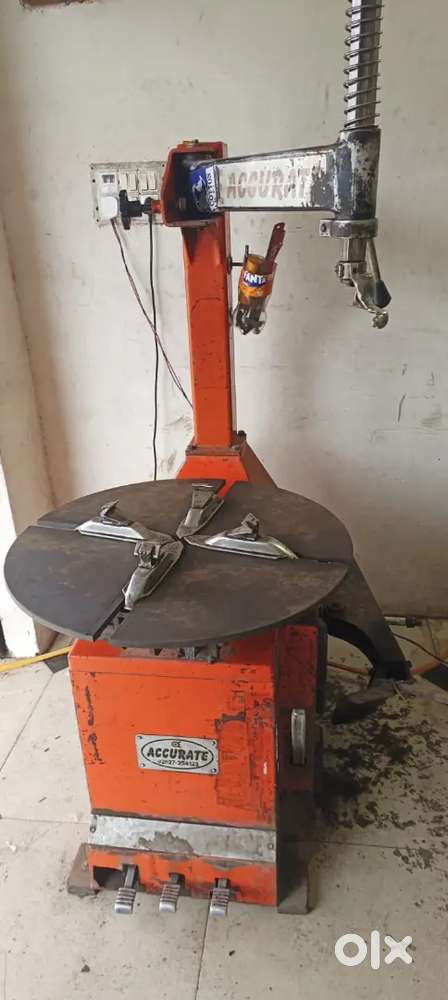 ટાયર ખોલ ફિટિંગ નું મશીન અને એર કોમ્પ્રેસર હવા ભરવાનું