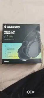 Skullcandy crusher blutooth headphone with box