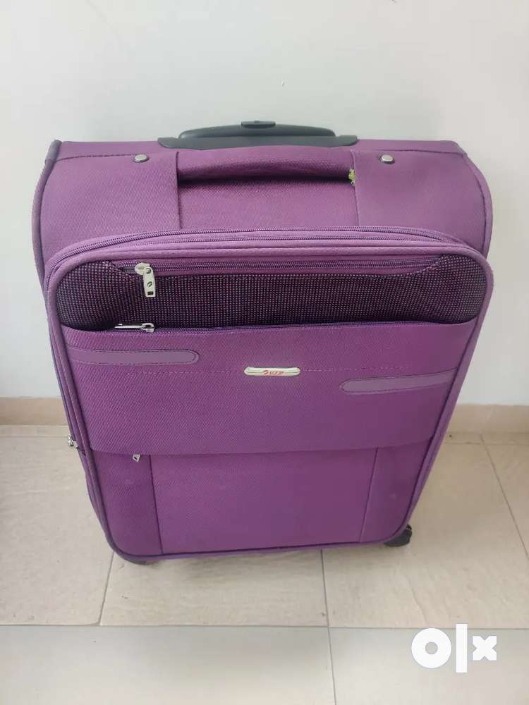 VIP medium size suitcase