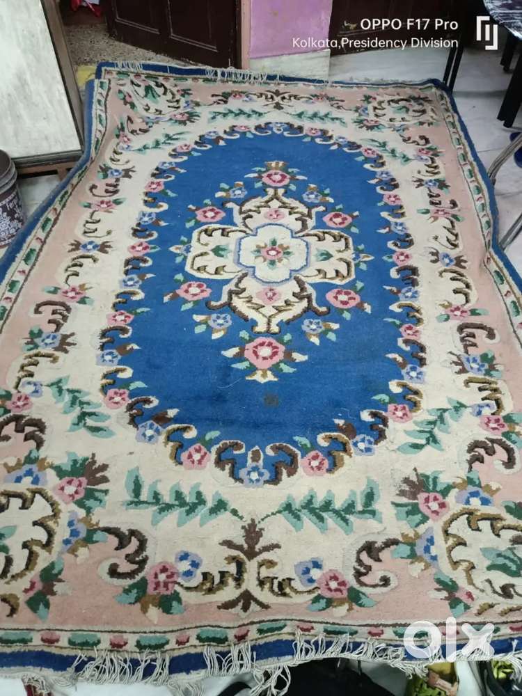 FLOOR CARPET SIZE 6'*9'
