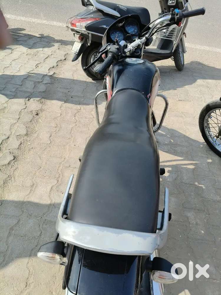 Superb condition, koi chalaane wala ab nahi hai. Isliye bechni hai