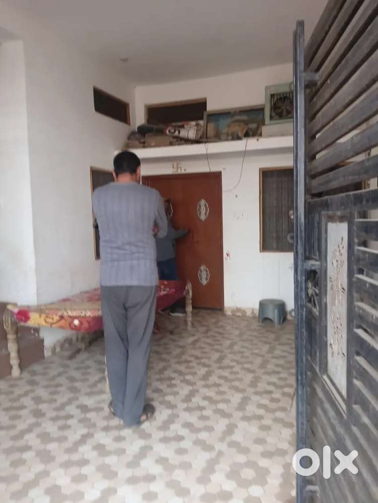 Tilak College ke pichhe main katni