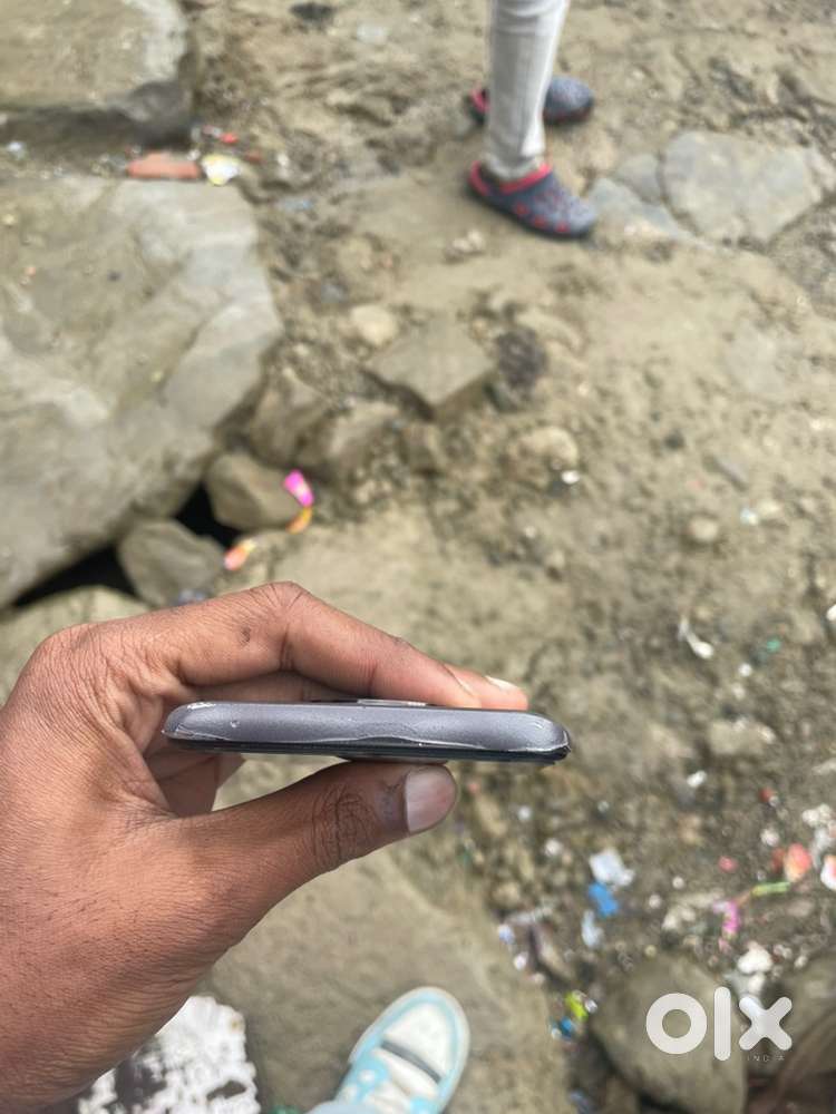 Second hand mobile with 8 gb ram + 5 gb all original