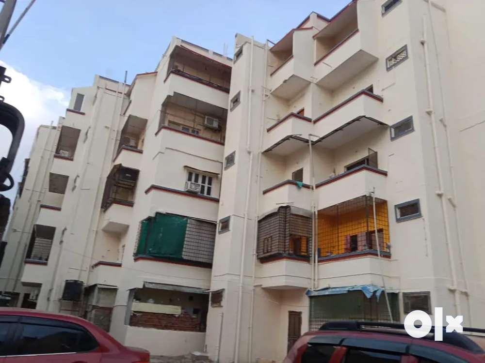 3Bhk,2bathrooms,lift,Car parking,2kms from Paradise metro station