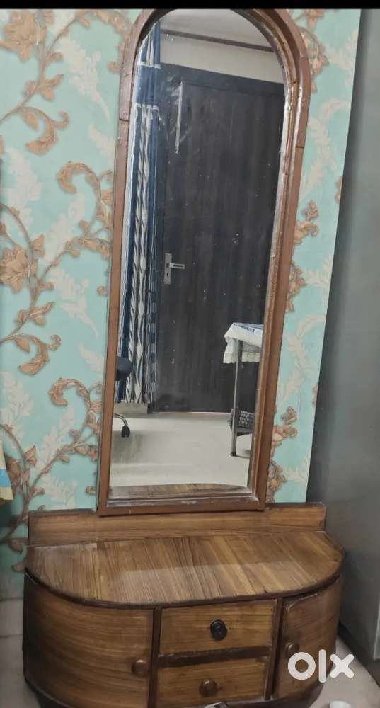 Wooden dressing table