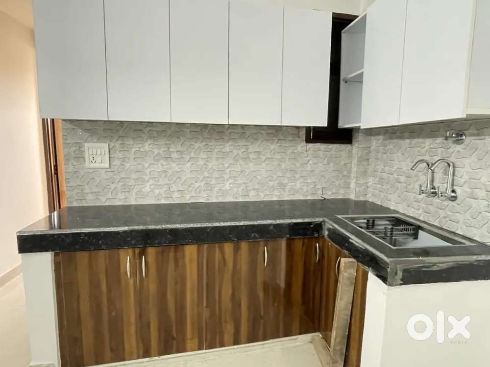 1 bhk semi furnished flat available for rent near saket metro station