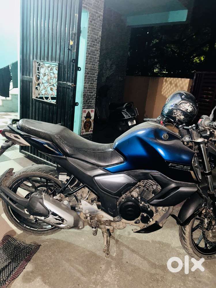 Well-maintained Yamaha FZ, great mileage, perfect for daily rides.