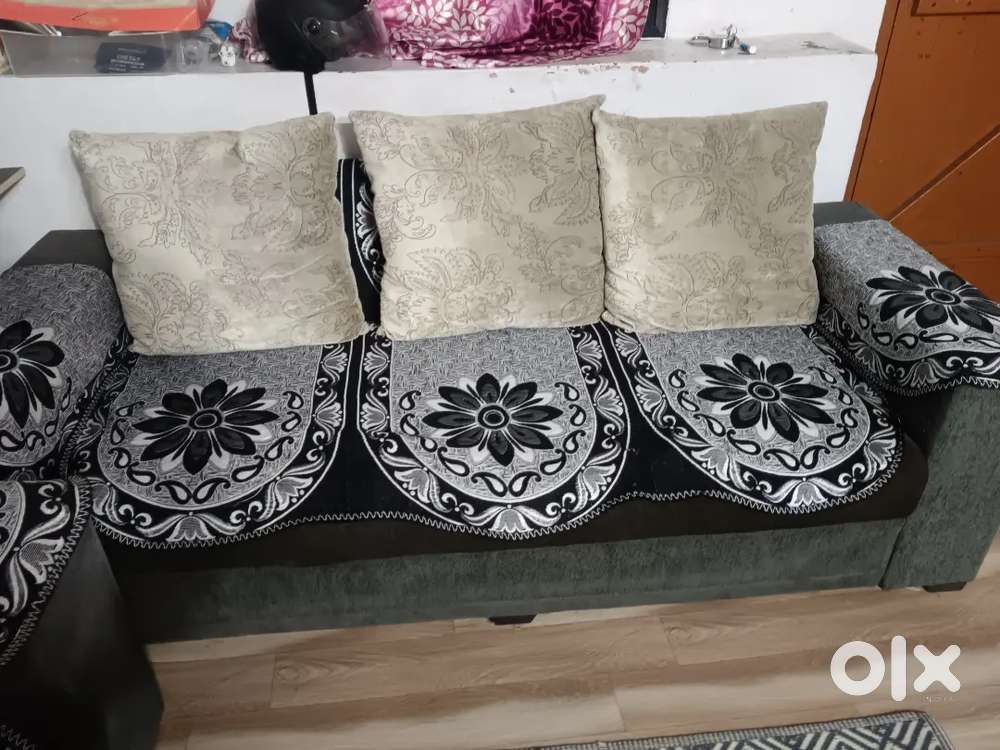 Sofa for sale 5 seater with best cushion