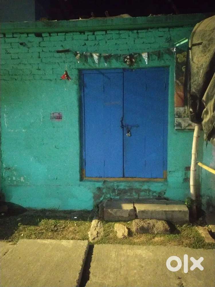 Girls roommate required