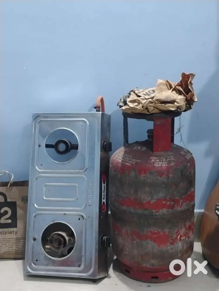 Gas Burner with Pipe and Cylinder – Well Maintained